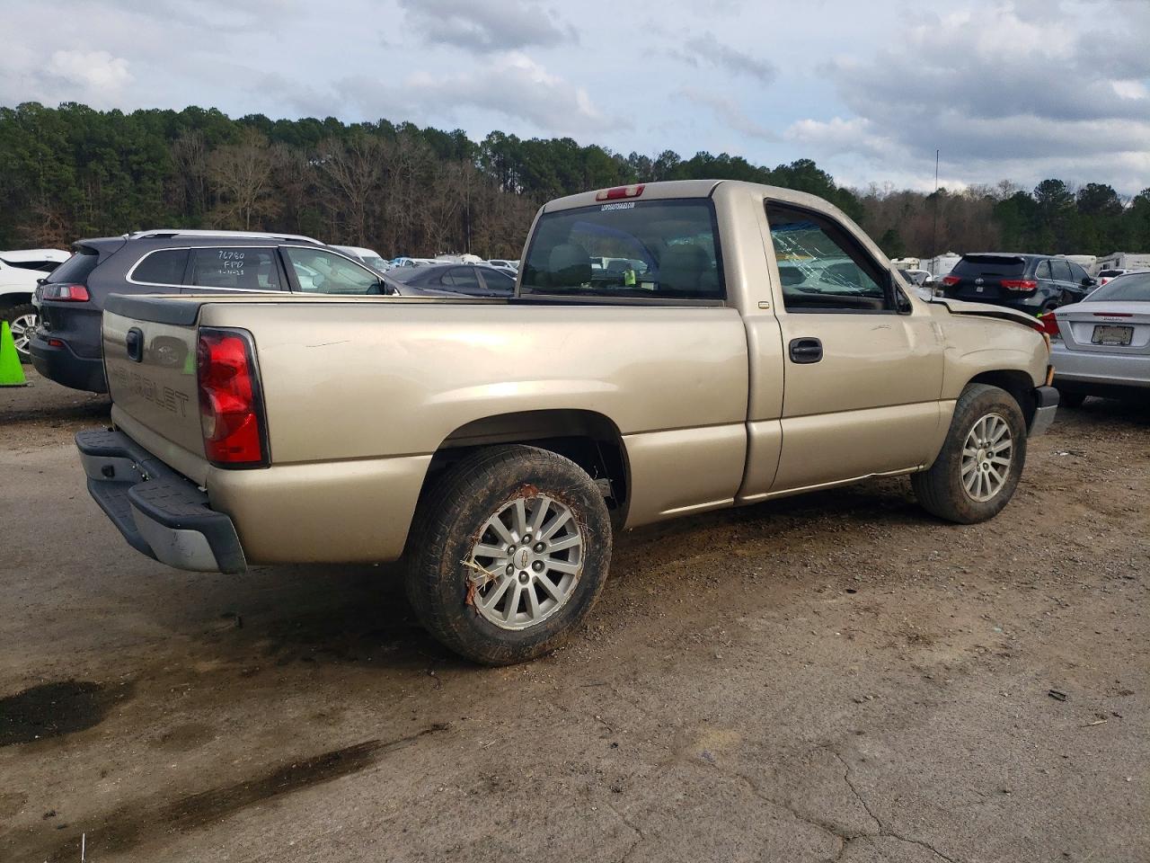 2005 CHEVROLET SILVERADO C1500 photo 3