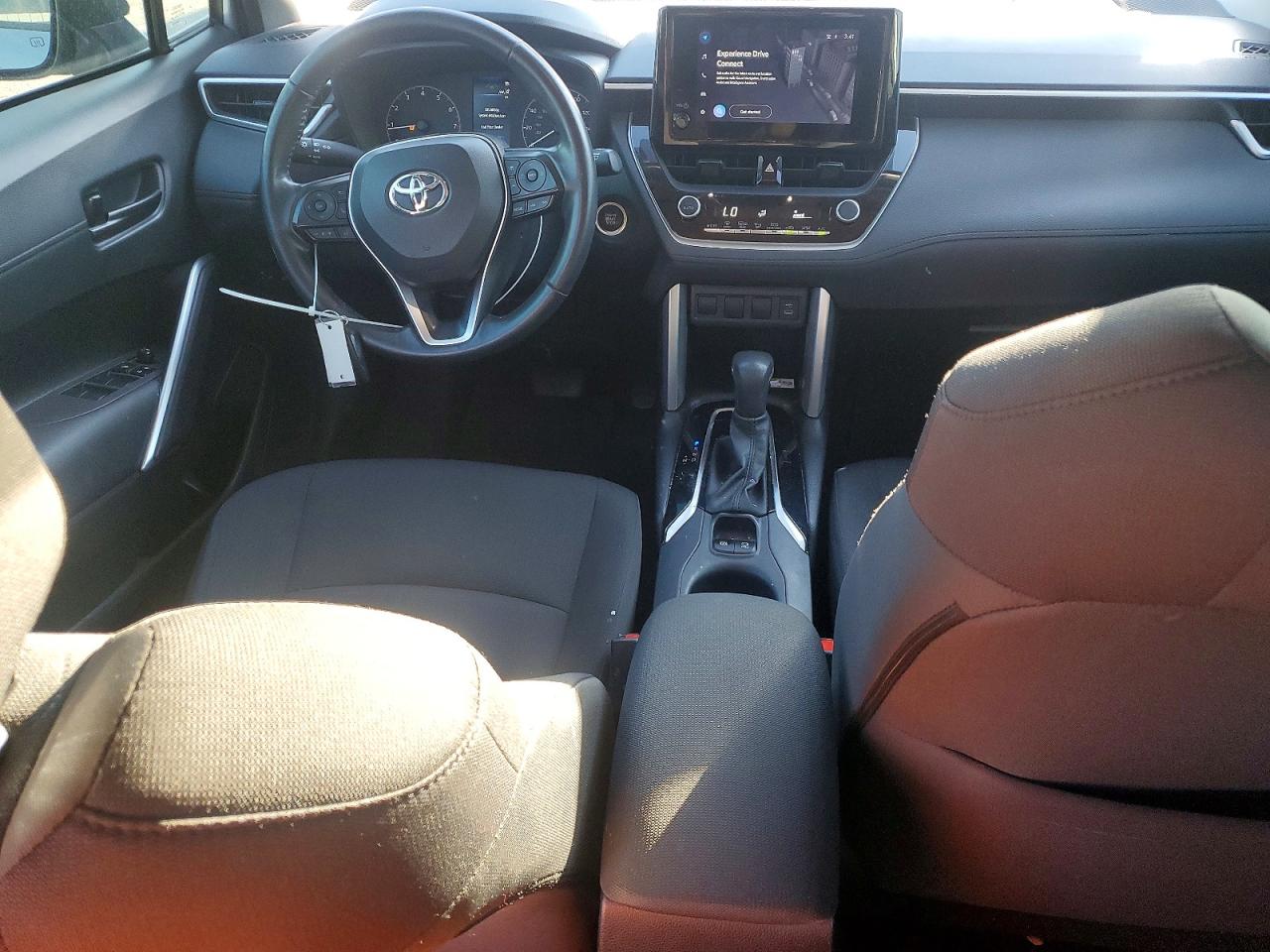 2023 TOYOTA COROLLA CROSS LE photo 15