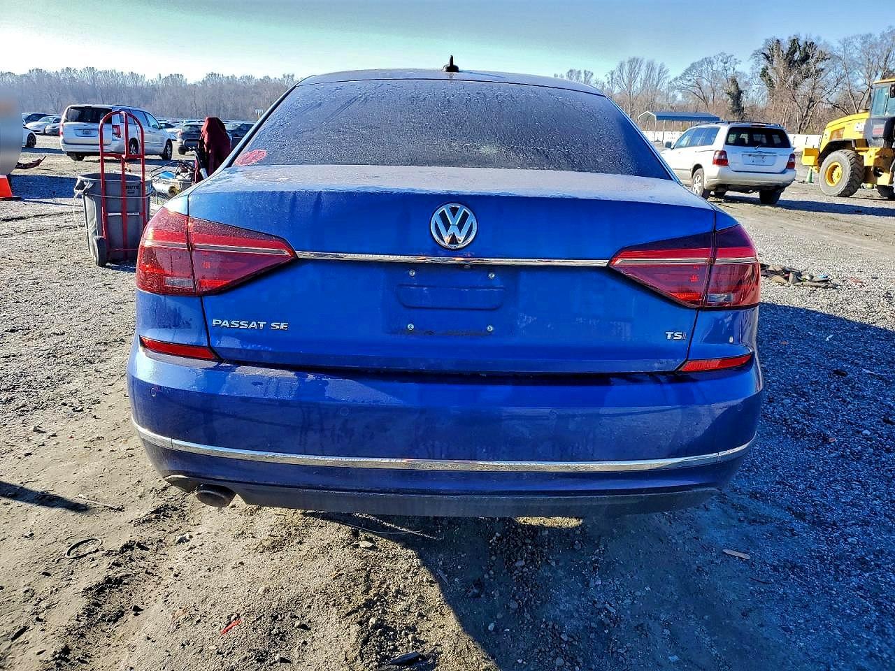 2017 VOLKSWAGEN PASSAT SE photo 6