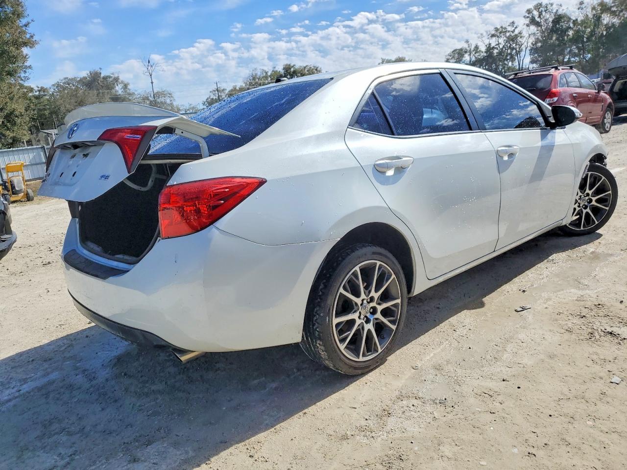 2017 TOYOTA COROLLA L photo 3