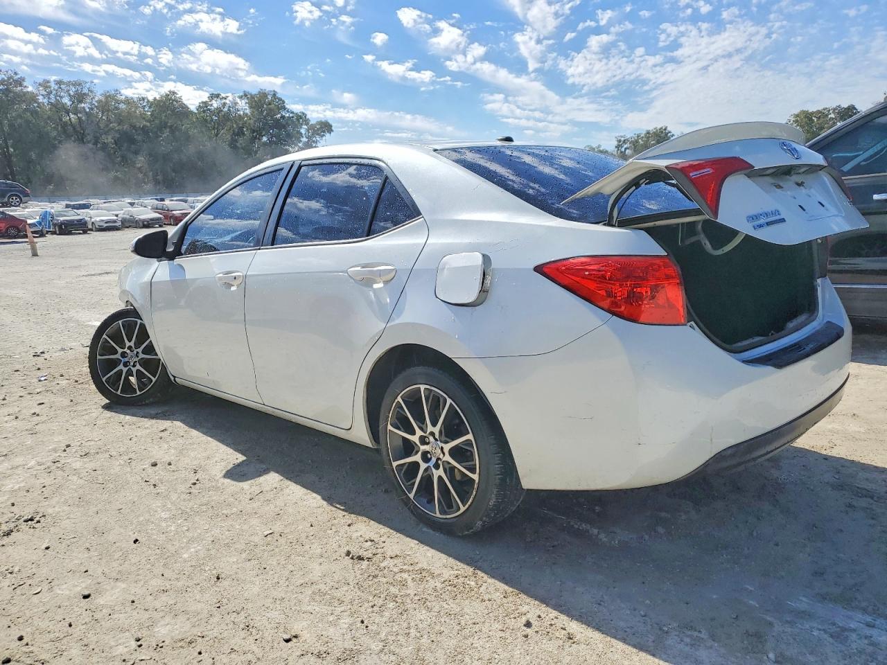 2017 TOYOTA COROLLA L photo 2
