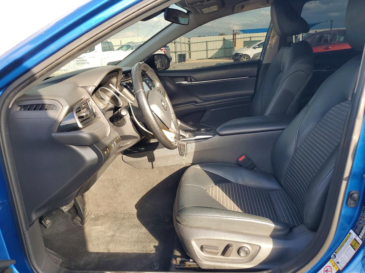 2019 TOYOTA CAMRY SE photo 7