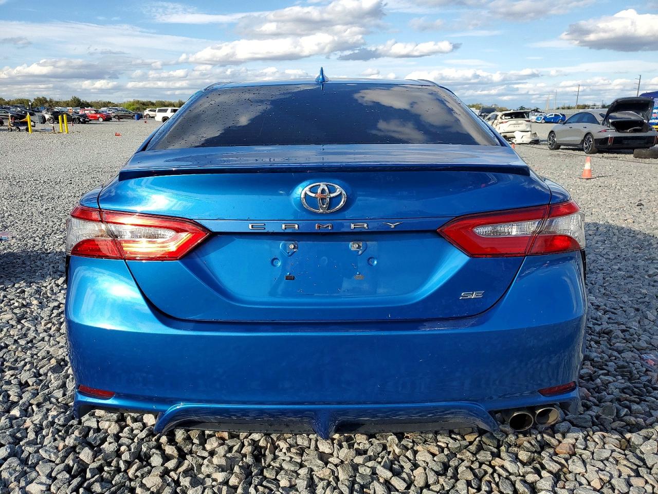 2019 TOYOTA CAMRY SE photo 6