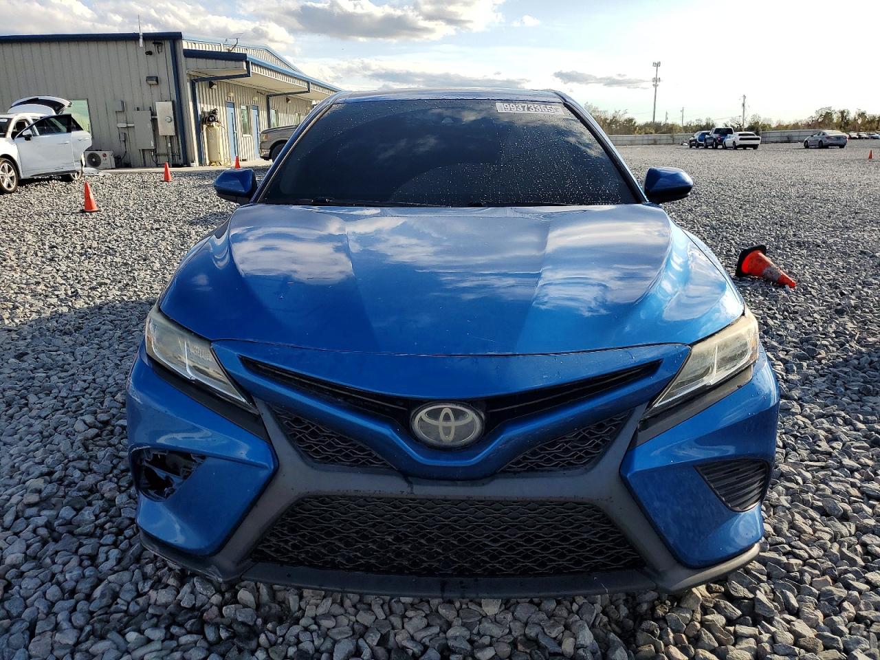 2019 TOYOTA CAMRY SE photo 5