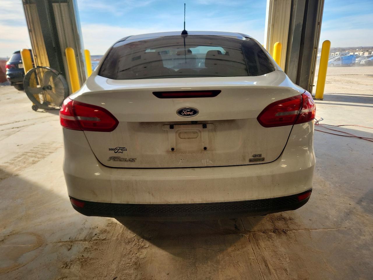 2017 FORD FOCUS SE photo 6