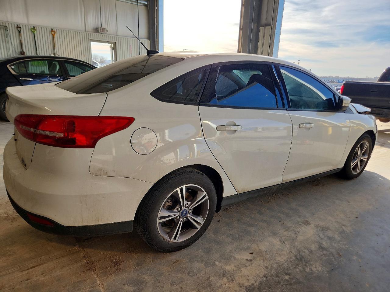 2017 FORD FOCUS SE photo 3