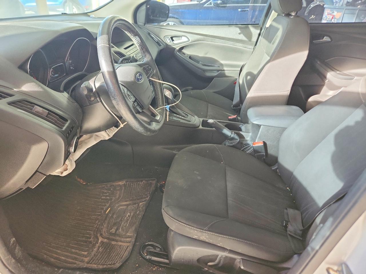 2017 FORD FOCUS SE photo 7