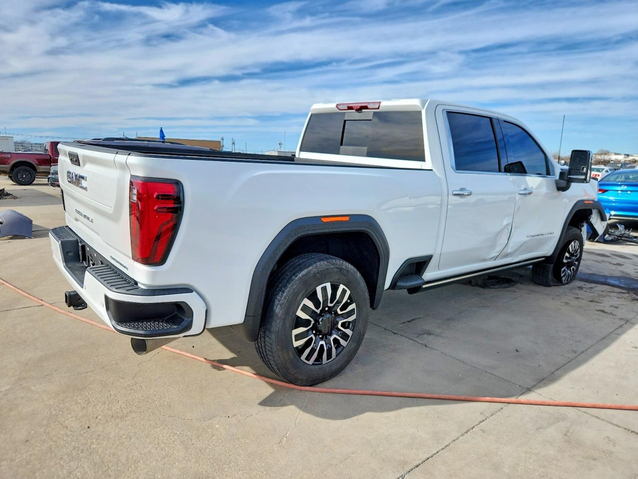 2025 GMC SIERRA K2500 DENALI ULTIMATE photo 3