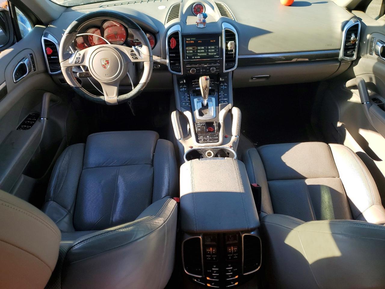 2013 PORSCHE CAYENNE photo 8