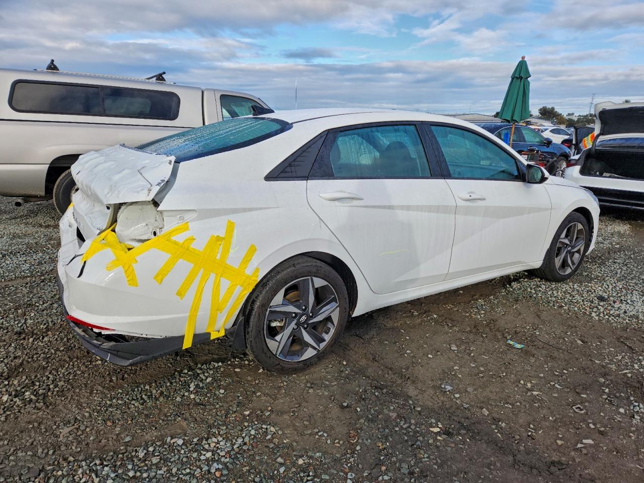 2023 HYUNDAI ELANTRA SEL photo 3