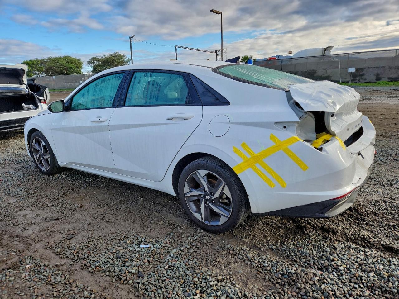 2023 HYUNDAI ELANTRA SEL photo 2