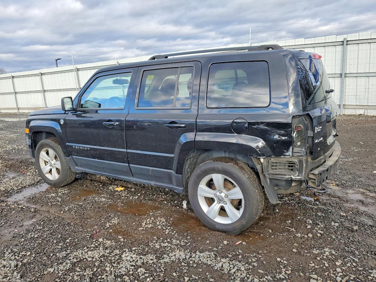 2015 JEEP PATRIOT LATITUDE photo 2