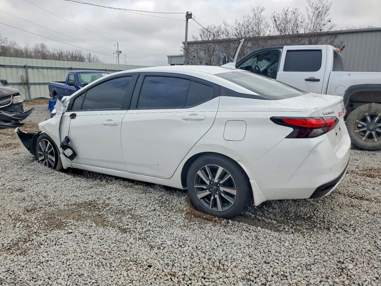2025 NISSAN VERSA SV photo 3