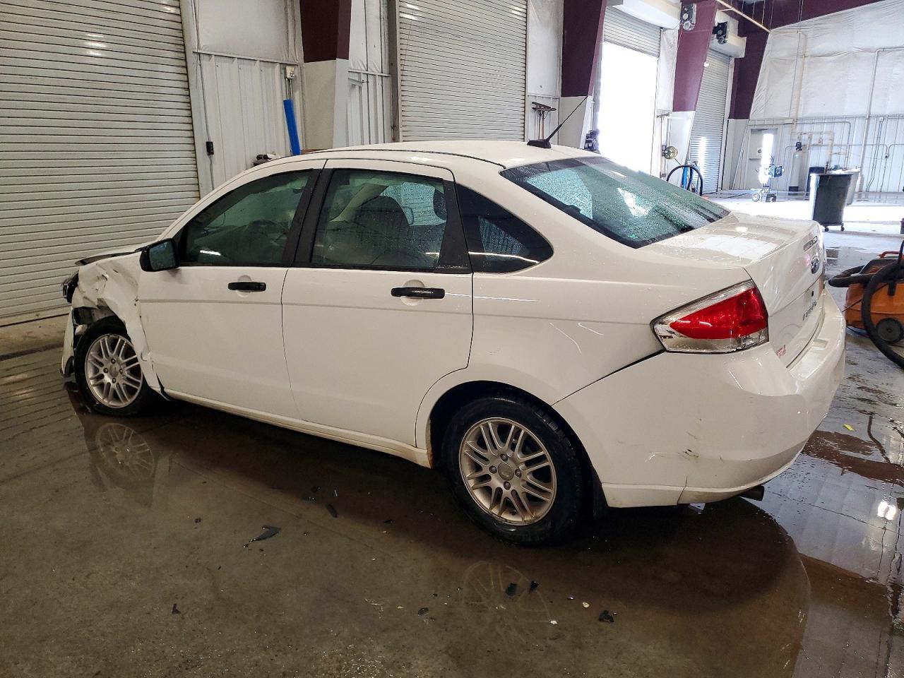 2008 FORD FOCUS SE photo 2