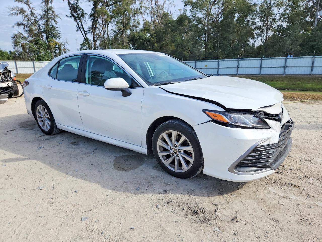 2024 TOYOTA CAMRY LE photo 4