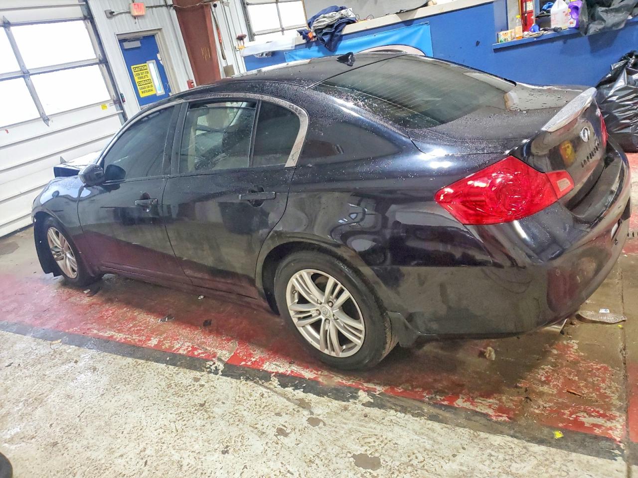 2013 INFINITI G37 photo 2
