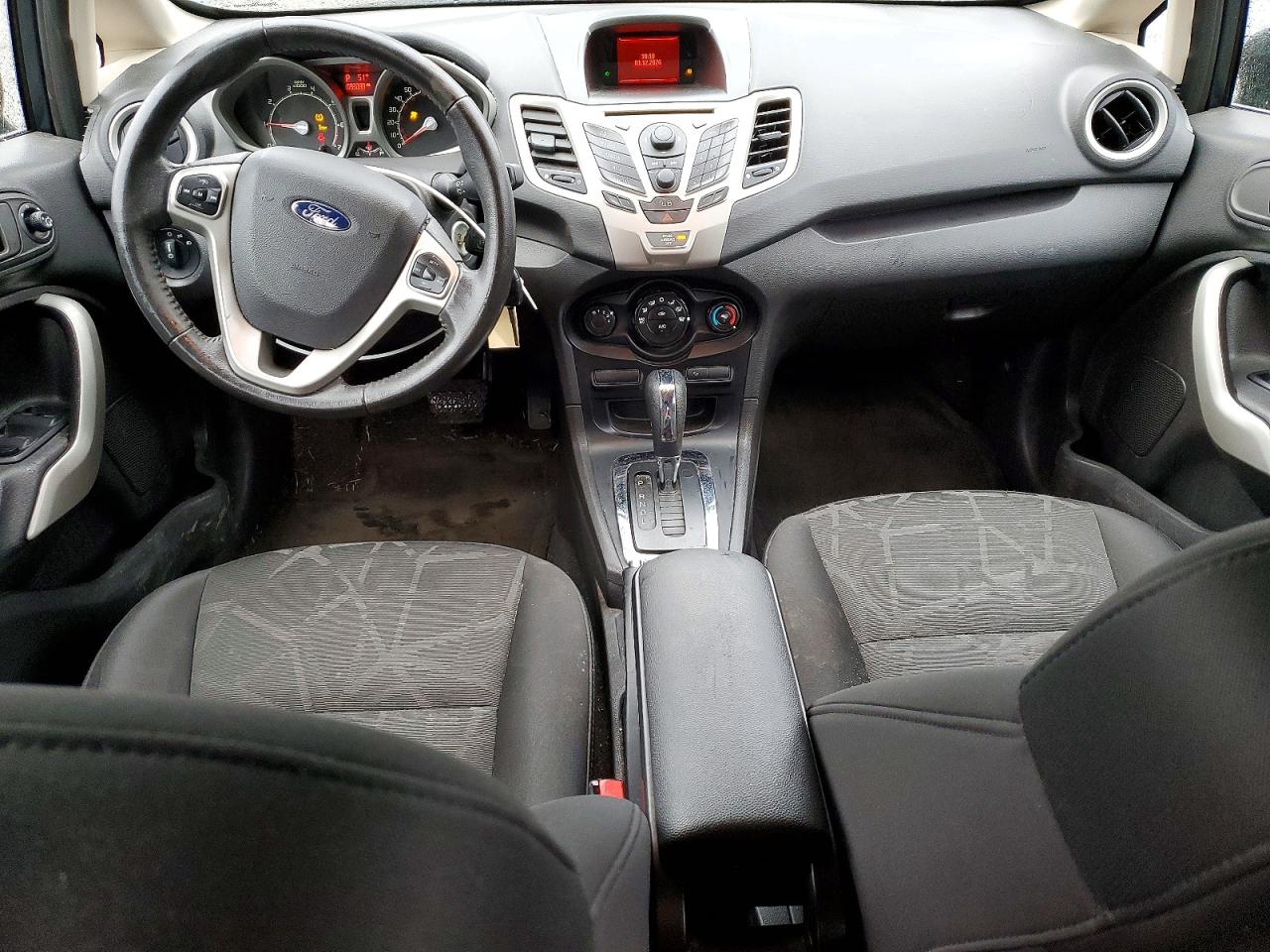 2011 FORD FIESTA SES photo 8