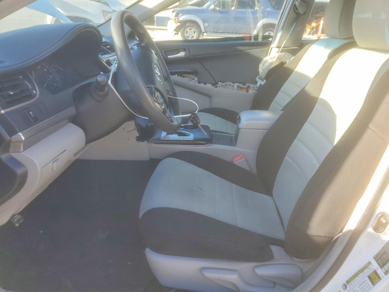 2014 TOYOTA CAMRY L photo 7