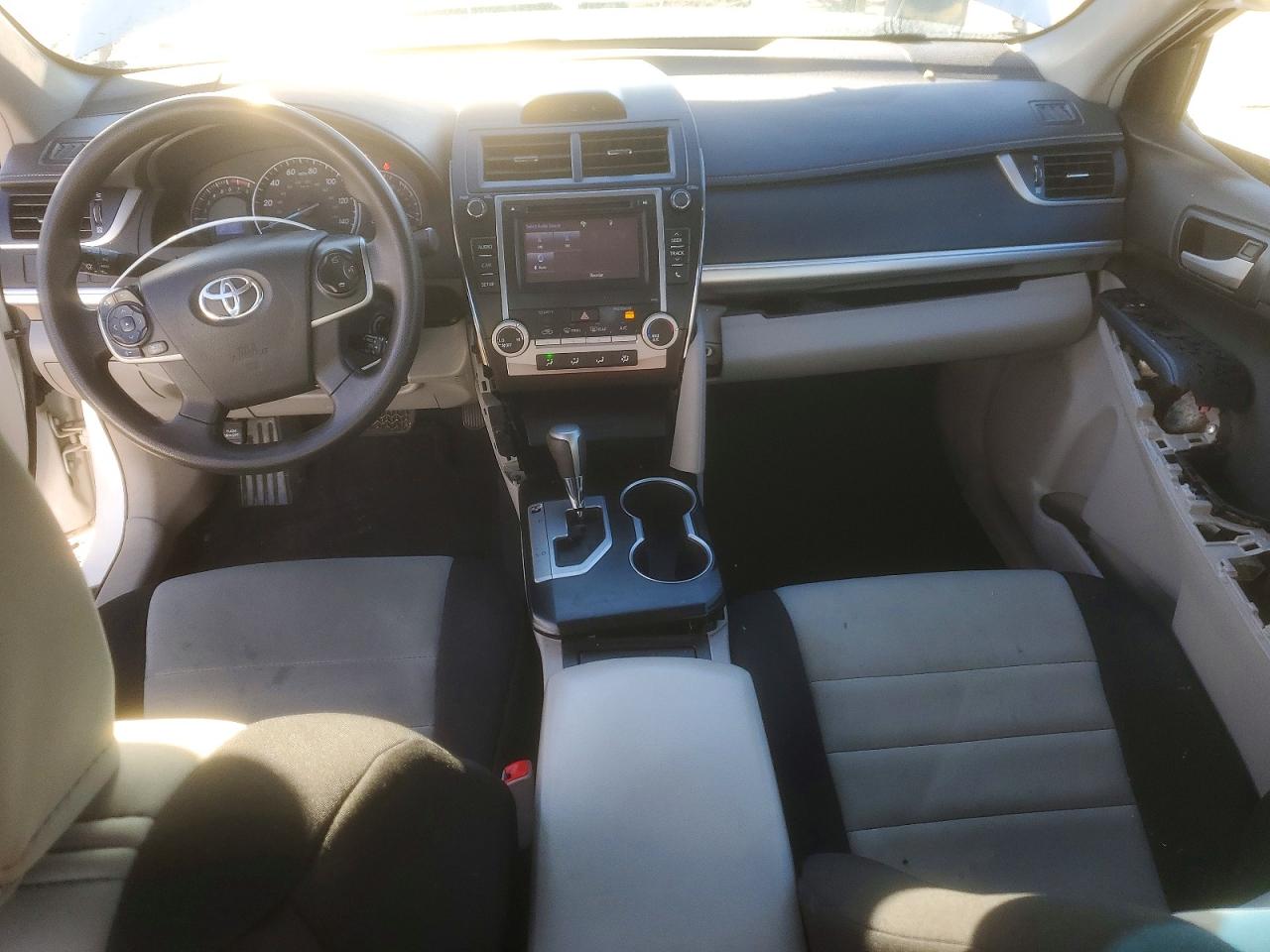 2014 TOYOTA CAMRY L photo 8