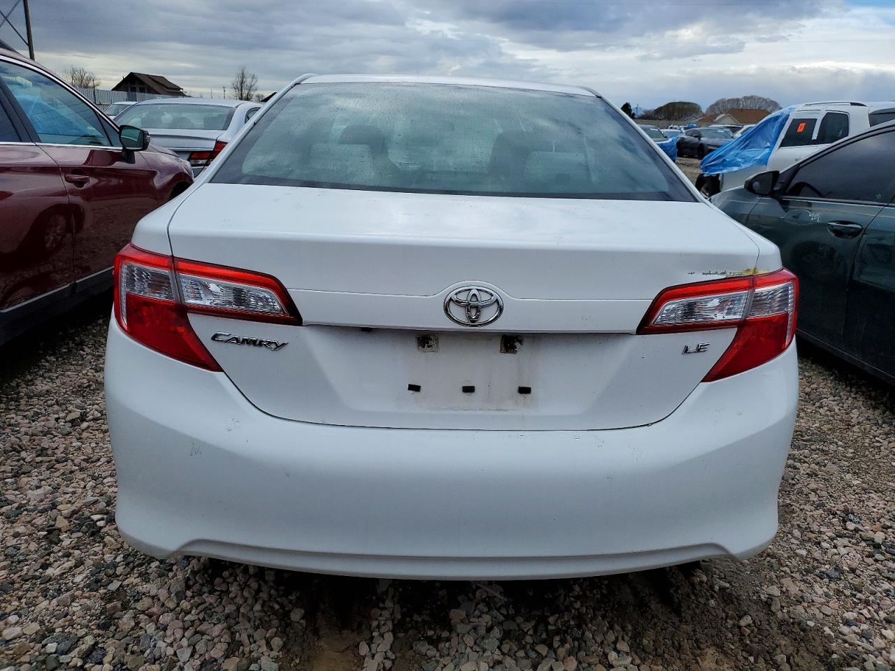 2014 TOYOTA CAMRY L photo 6