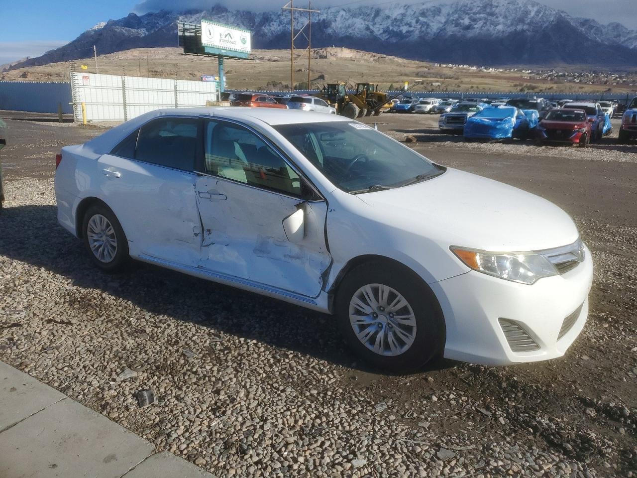2014 TOYOTA CAMRY L photo 4