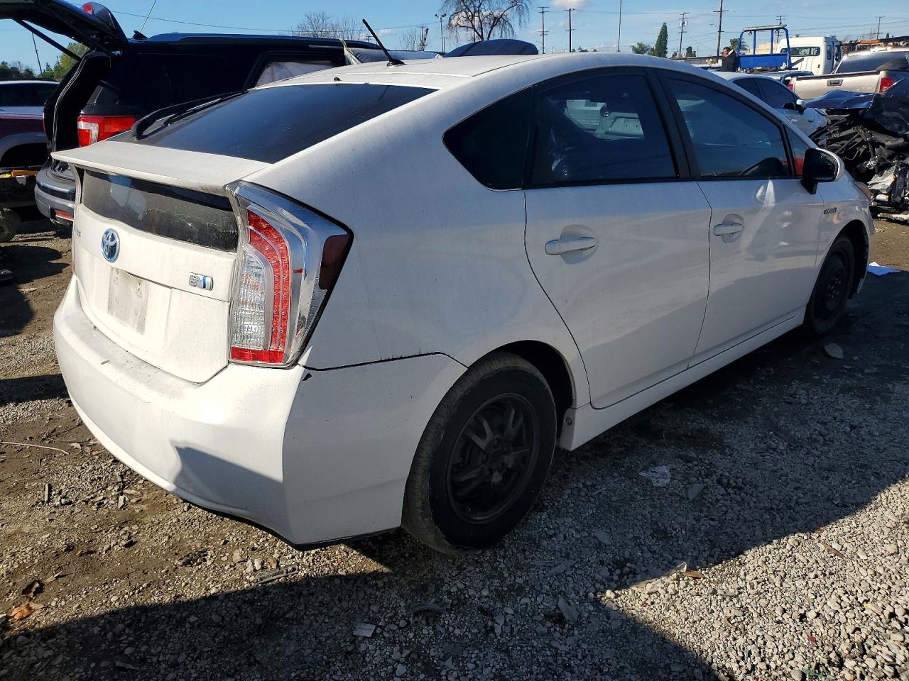 2013 TOYOTA PRIUS photo 3