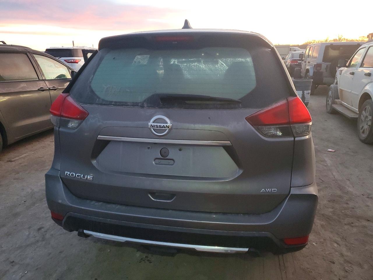 2017 NISSAN ROGUE S photo 6