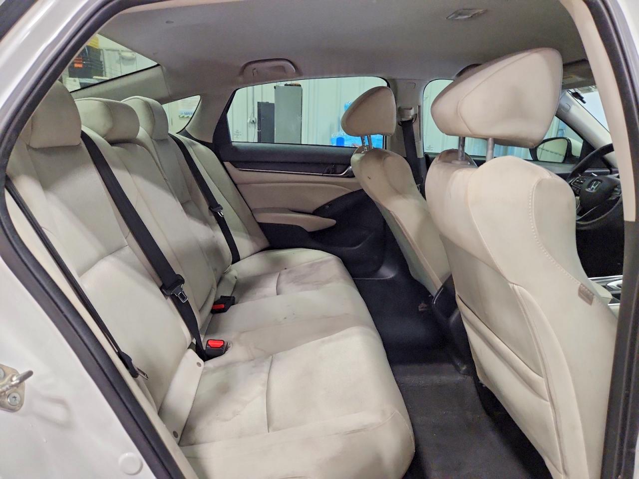 2018 HONDA ACCORD LX photo 10