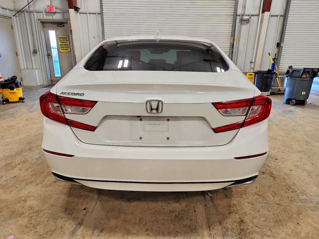 2018 HONDA ACCORD LX photo 6