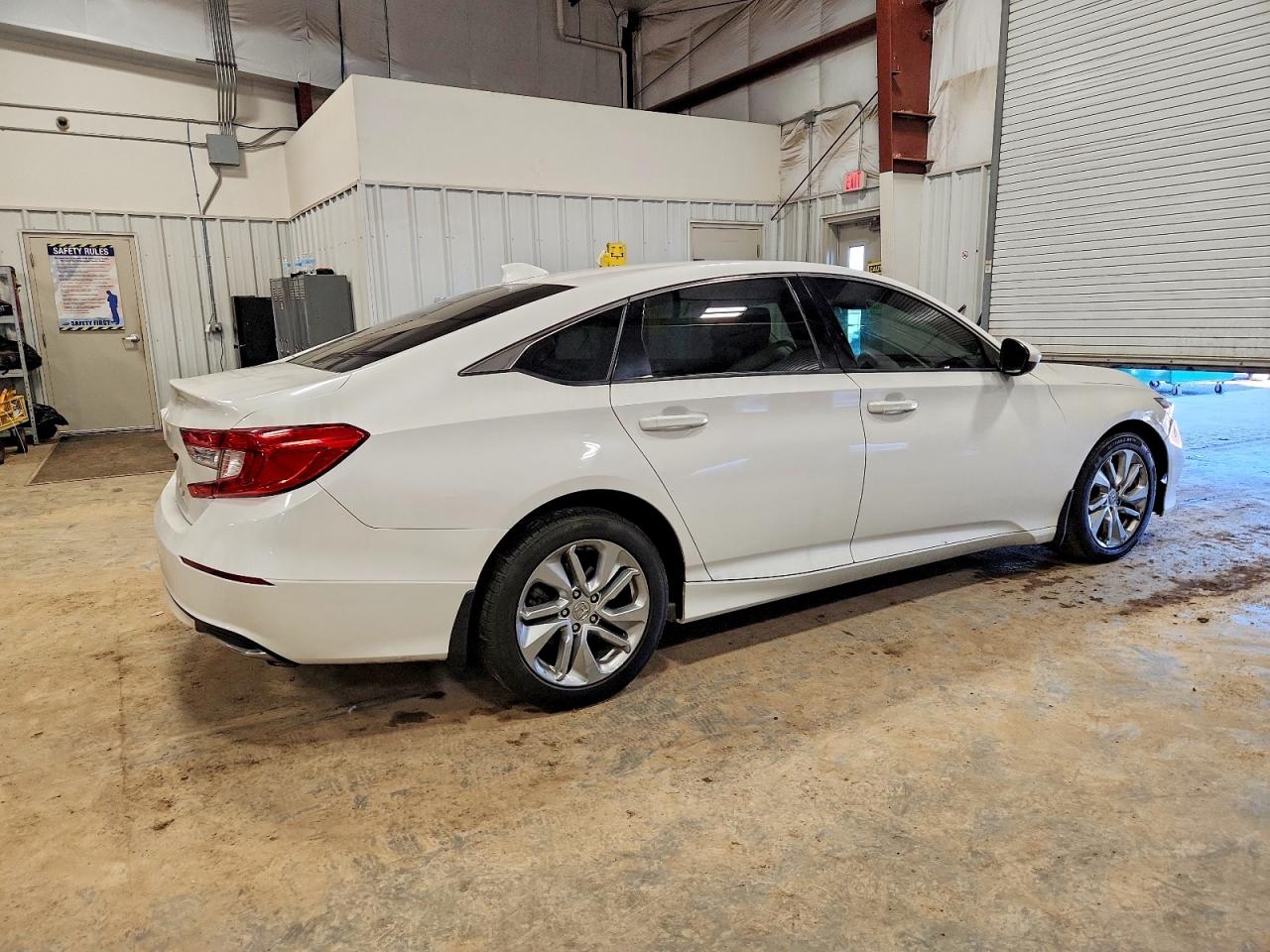 2018 HONDA ACCORD LX photo 3