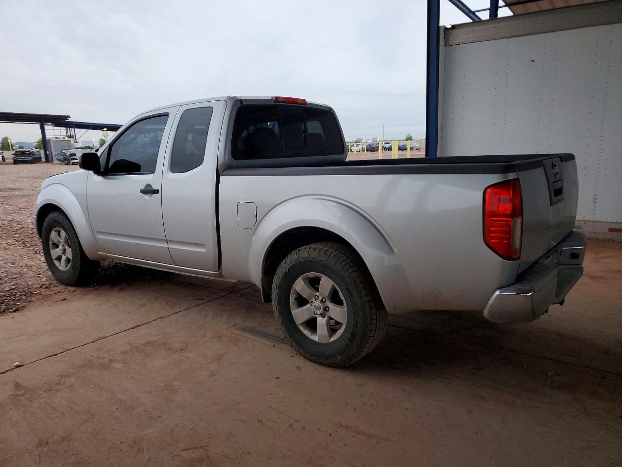 2011 NISSAN FRONTIER S photo 2