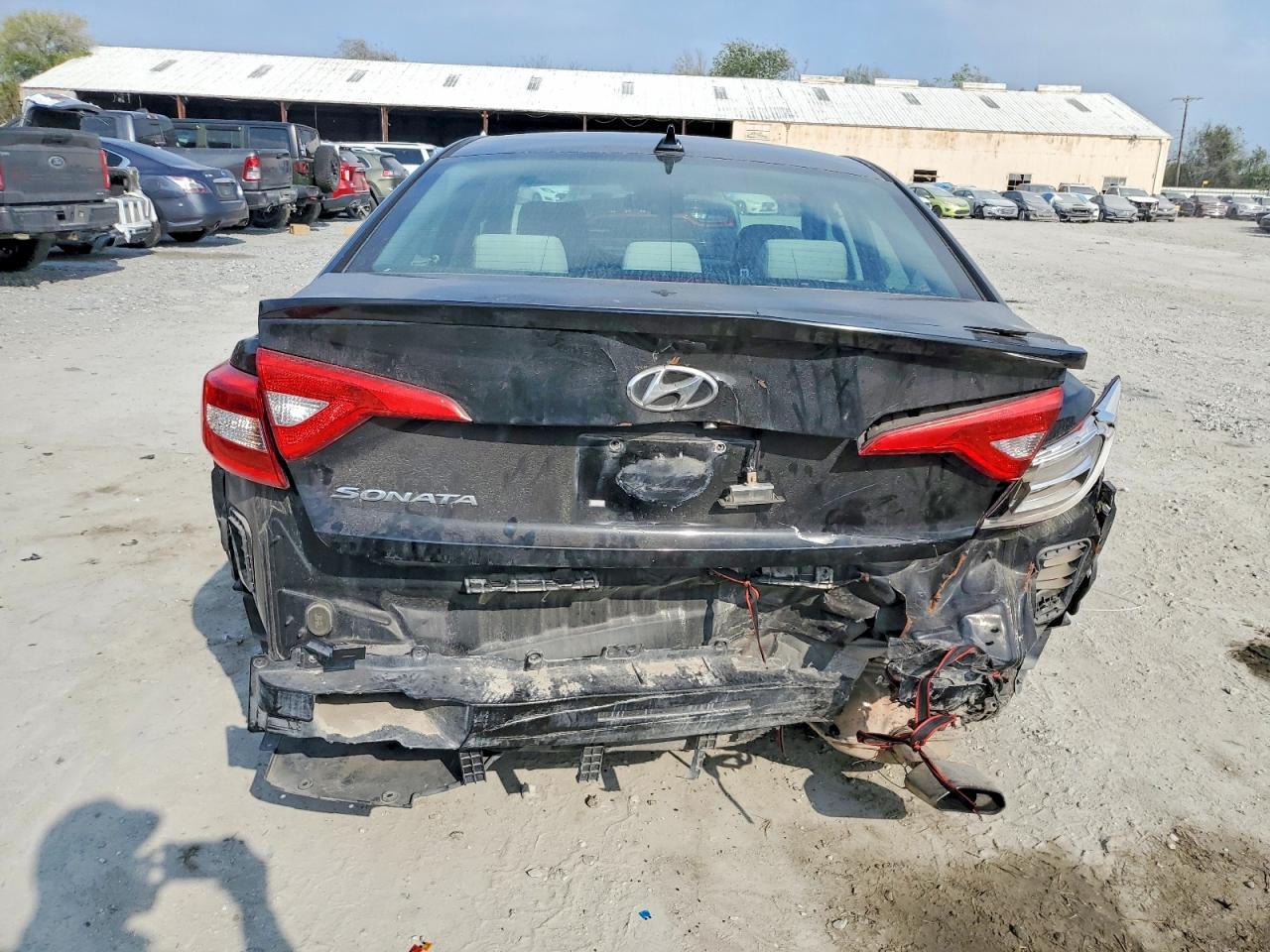 2017 HYUNDAI SONATA SE photo 16