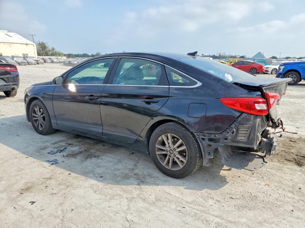 2017 HYUNDAI SONATA SE photo 4
