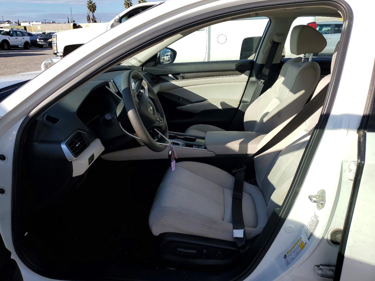 2018 HONDA ACCORD EX photo 7