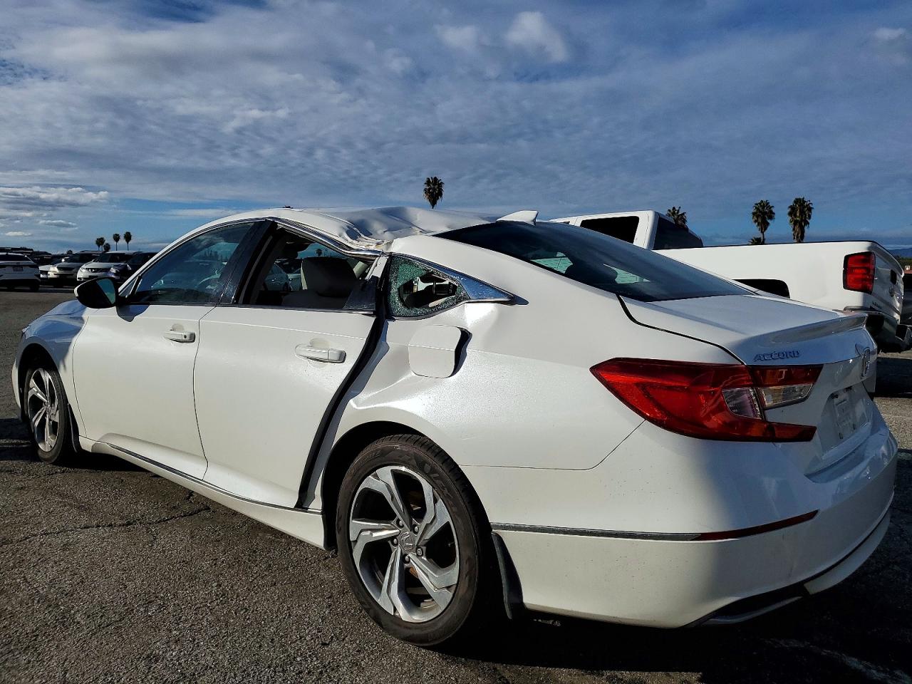 2018 HONDA ACCORD EX photo 2