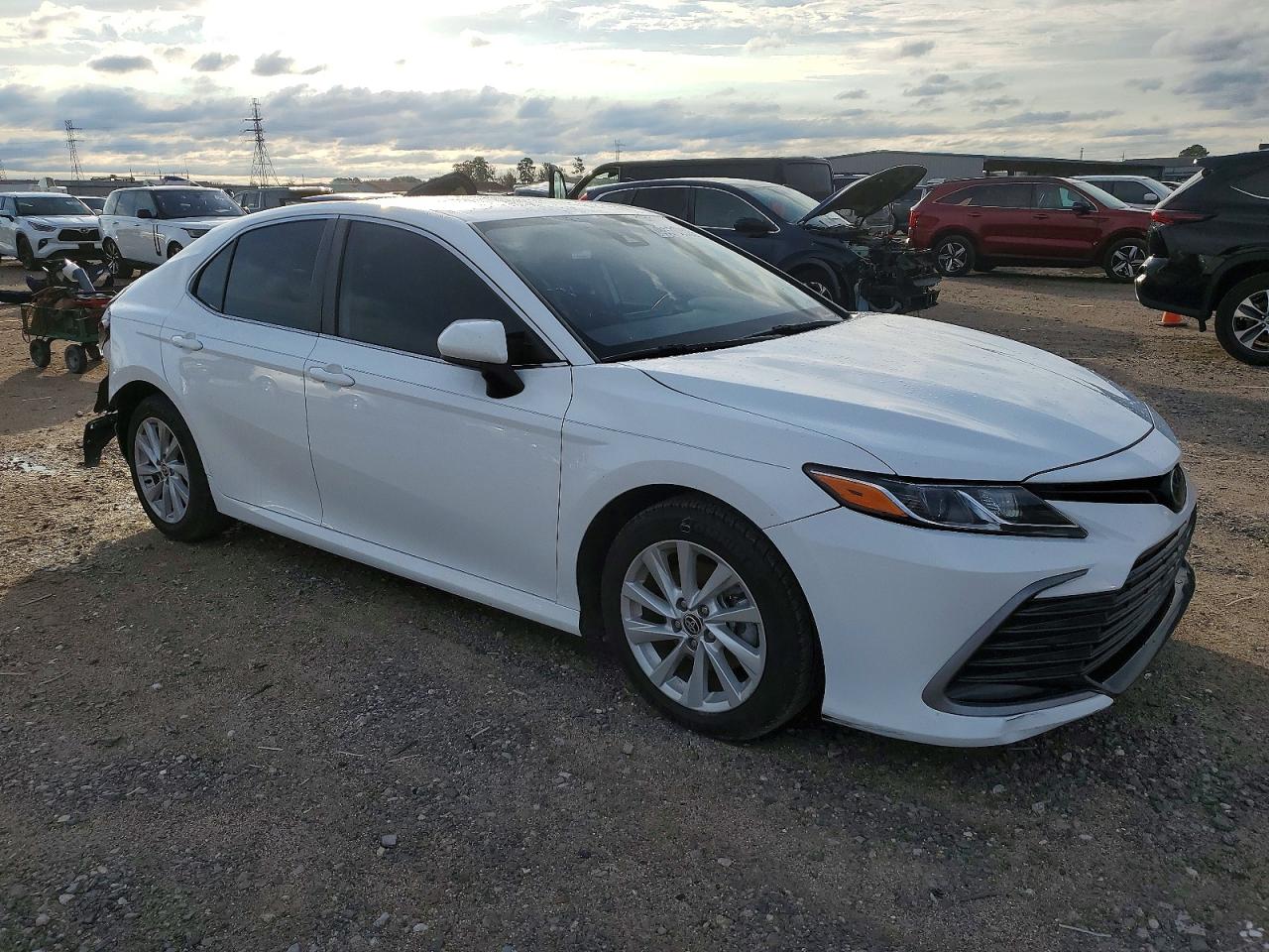 2024 TOYOTA CAMRY LE photo 4