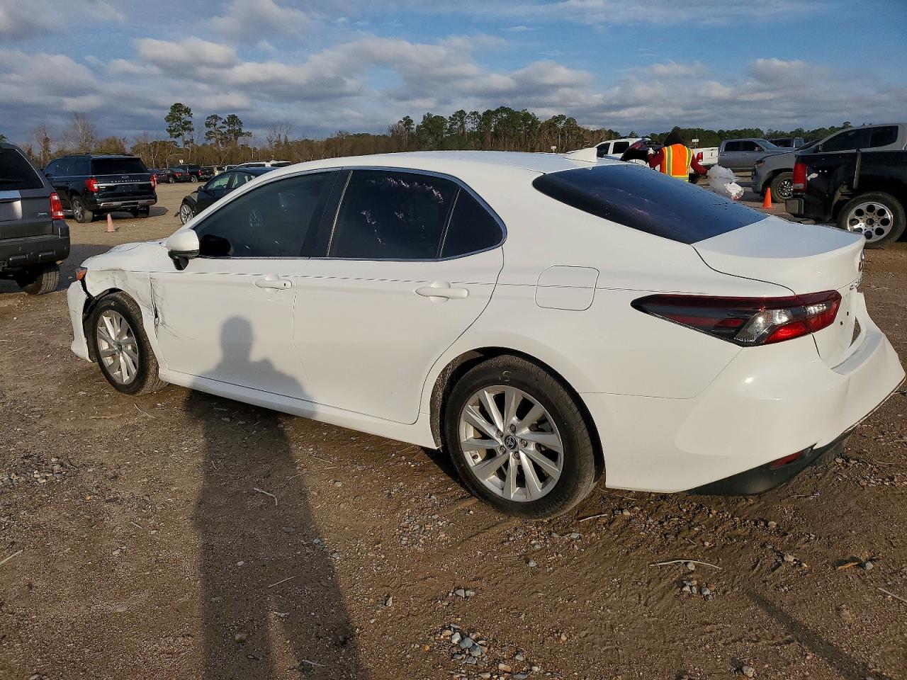2024 TOYOTA CAMRY LE photo 2