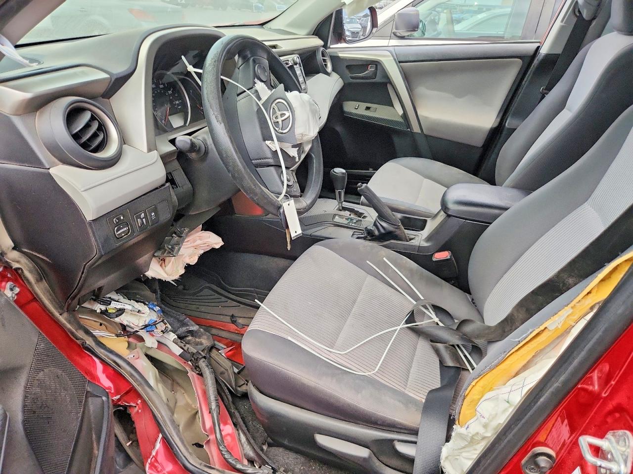 2014 TOYOTA RAV4 LE photo 7