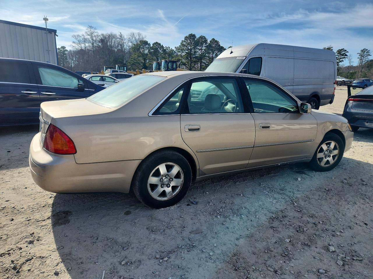 2001 TOYOTA AVALON XL photo 3