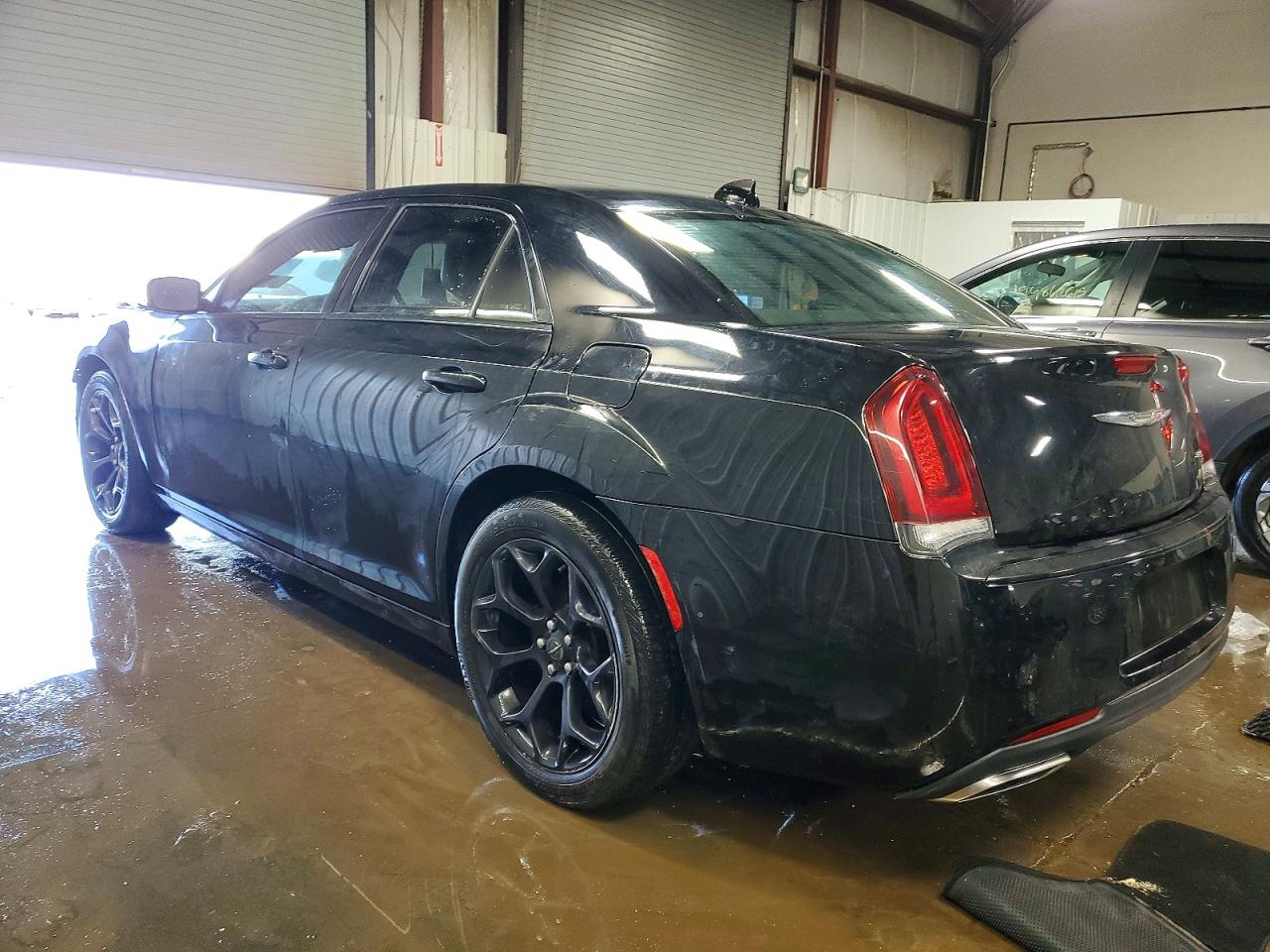 2019 CHRYSLER 300 S photo 2
