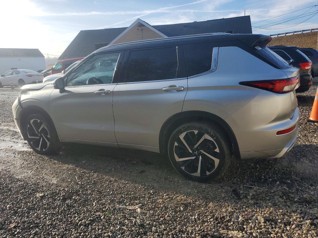 2024 MITSUBISHI OUTLANDER SEL photo 2