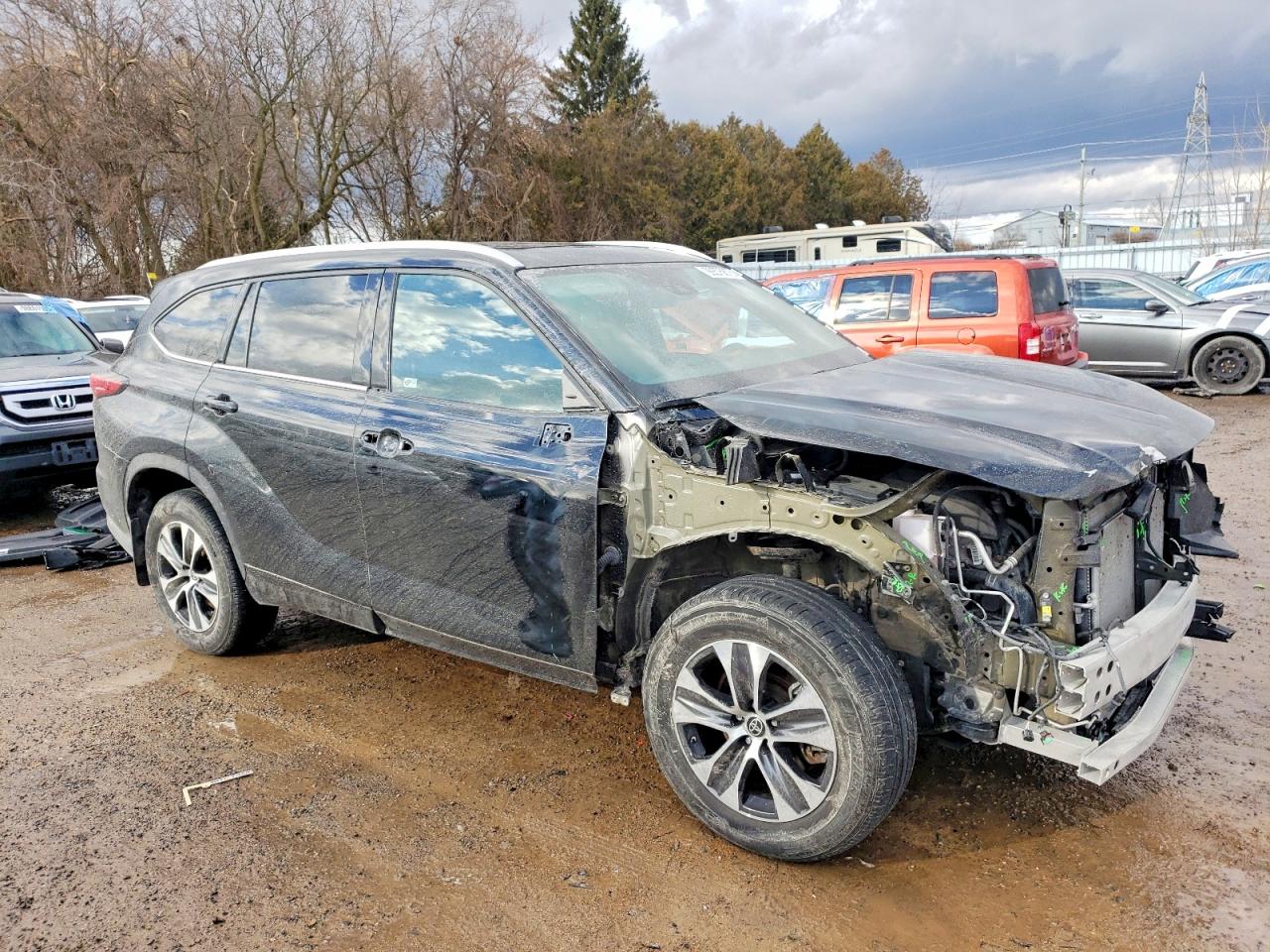 2022 TOYOTA HIGHLANDER XLE photo 7