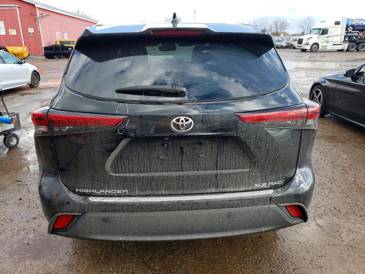 2022 TOYOTA HIGHLANDER XLE photo 11