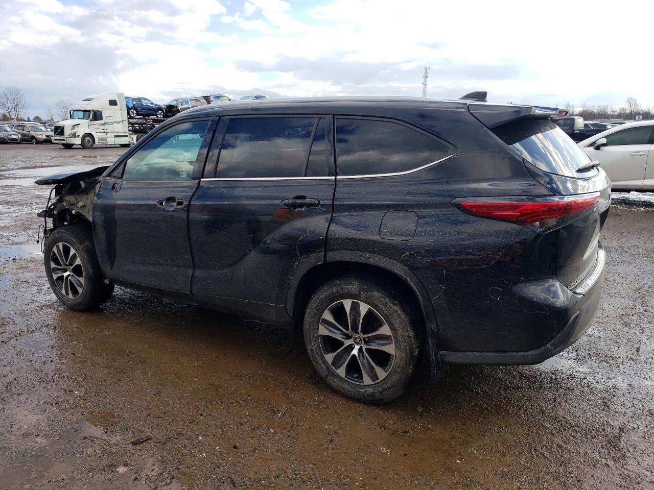 2022 TOYOTA HIGHLANDER XLE photo 3