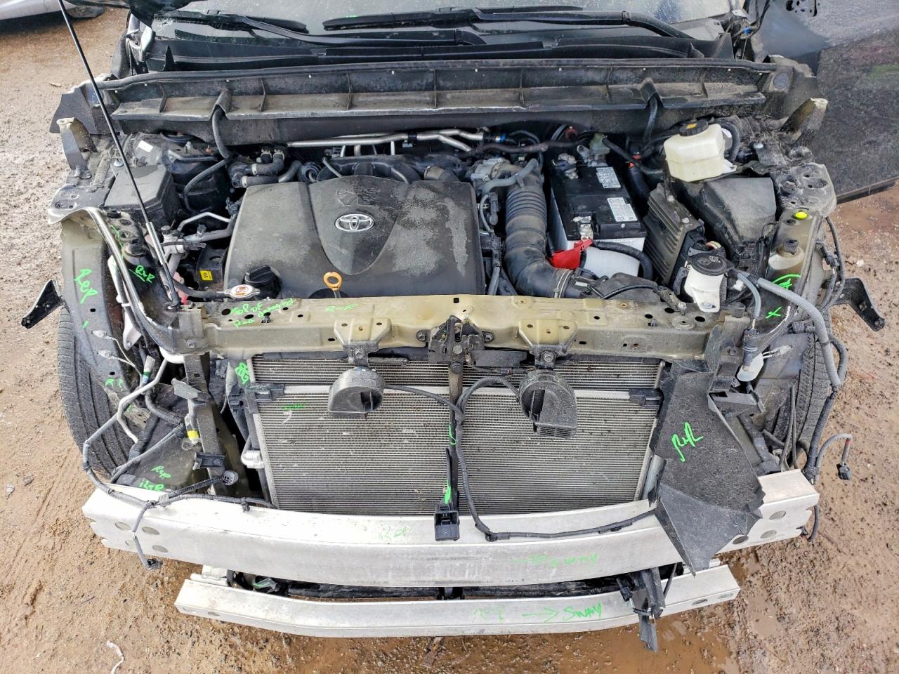 2022 TOYOTA HIGHLANDER XLE photo 23