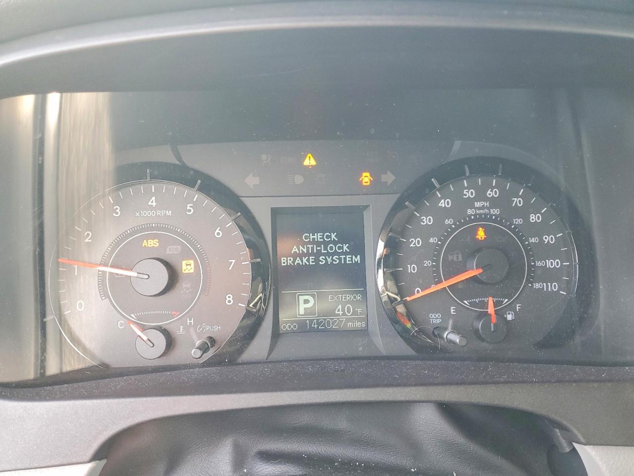 2017 TOYOTA SIENNA LE photo 8