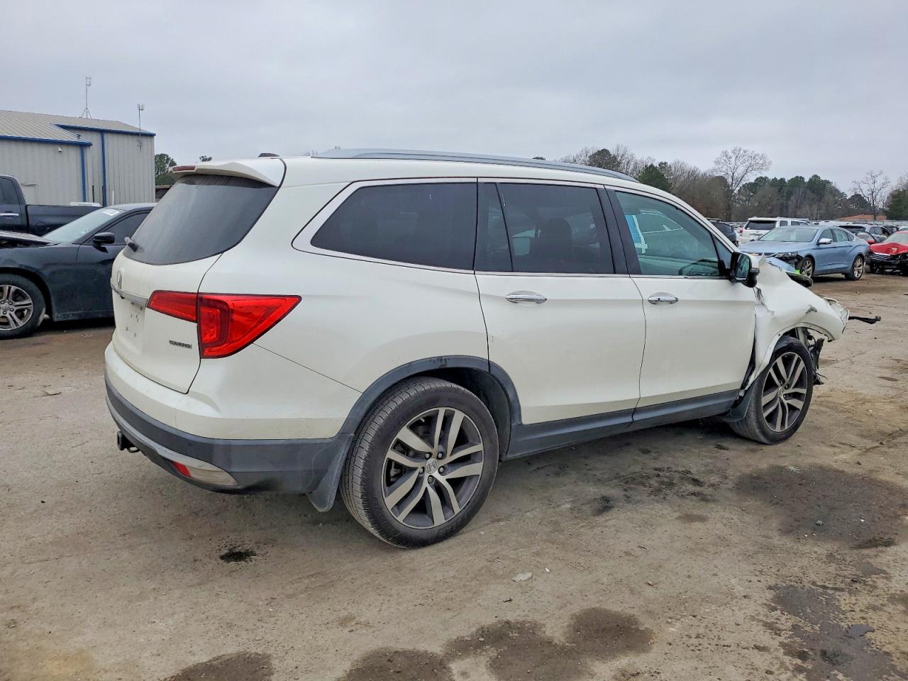 2016 HONDA PILOT TOURING photo 3