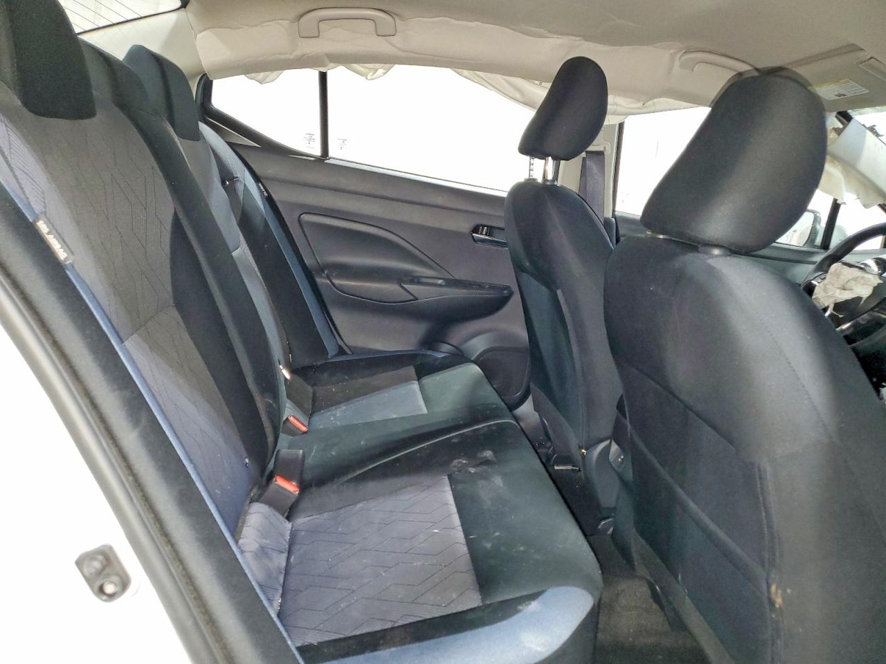 2025 NISSAN VERSA SV photo 10