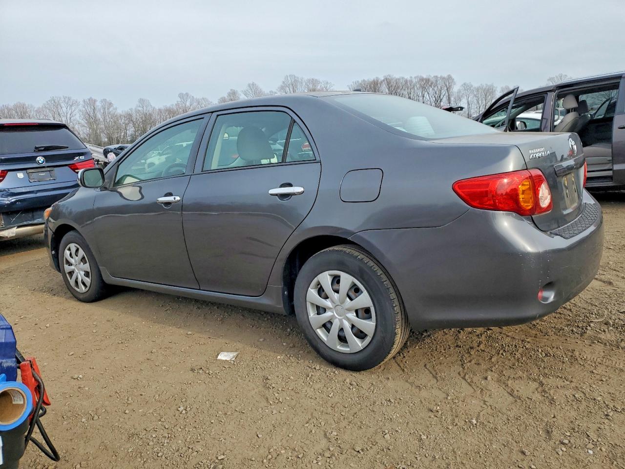 2010 TOYOTA COROLLA LE photo 2