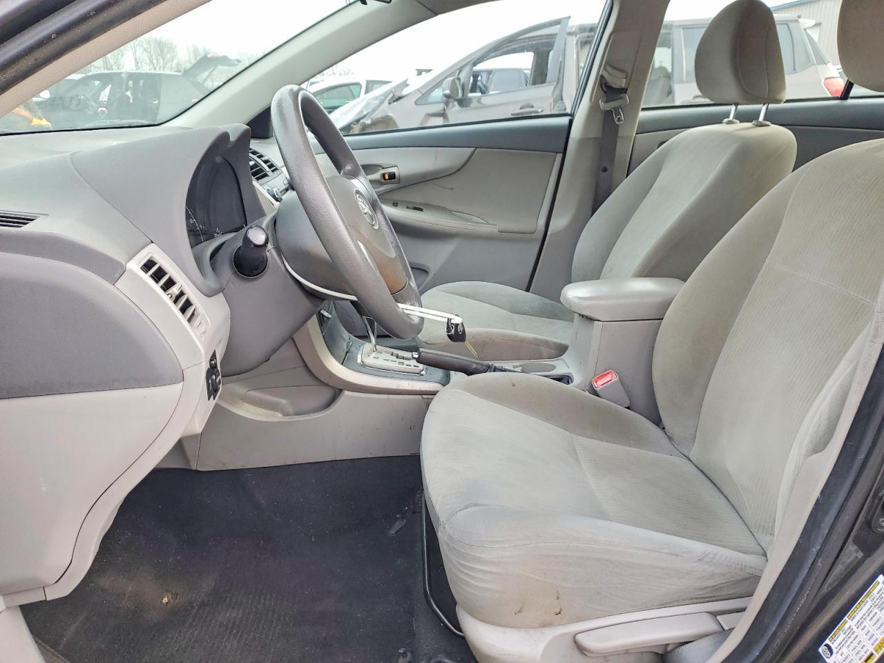 2010 TOYOTA COROLLA LE photo 7